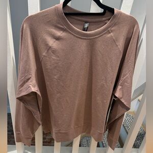 NWT Vuori Long Sleeve Halo Crew in Zion Rose Heather, size Medium